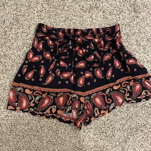 SWS size M (fits like a small) elastic band cotton shorts with paisley print